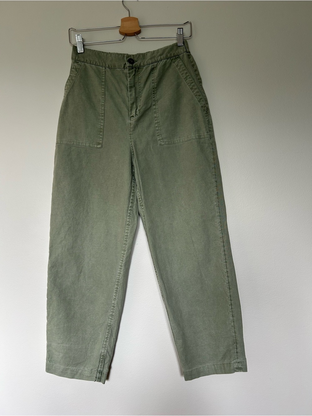 Roots light green linen blend crops